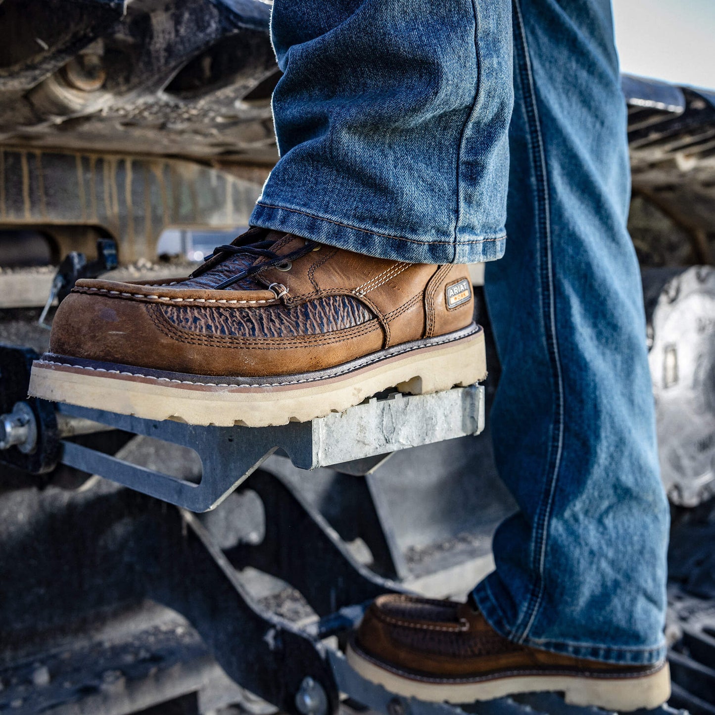 Ariat Men Rebar Lift Chukka Composite Toe Work Boot