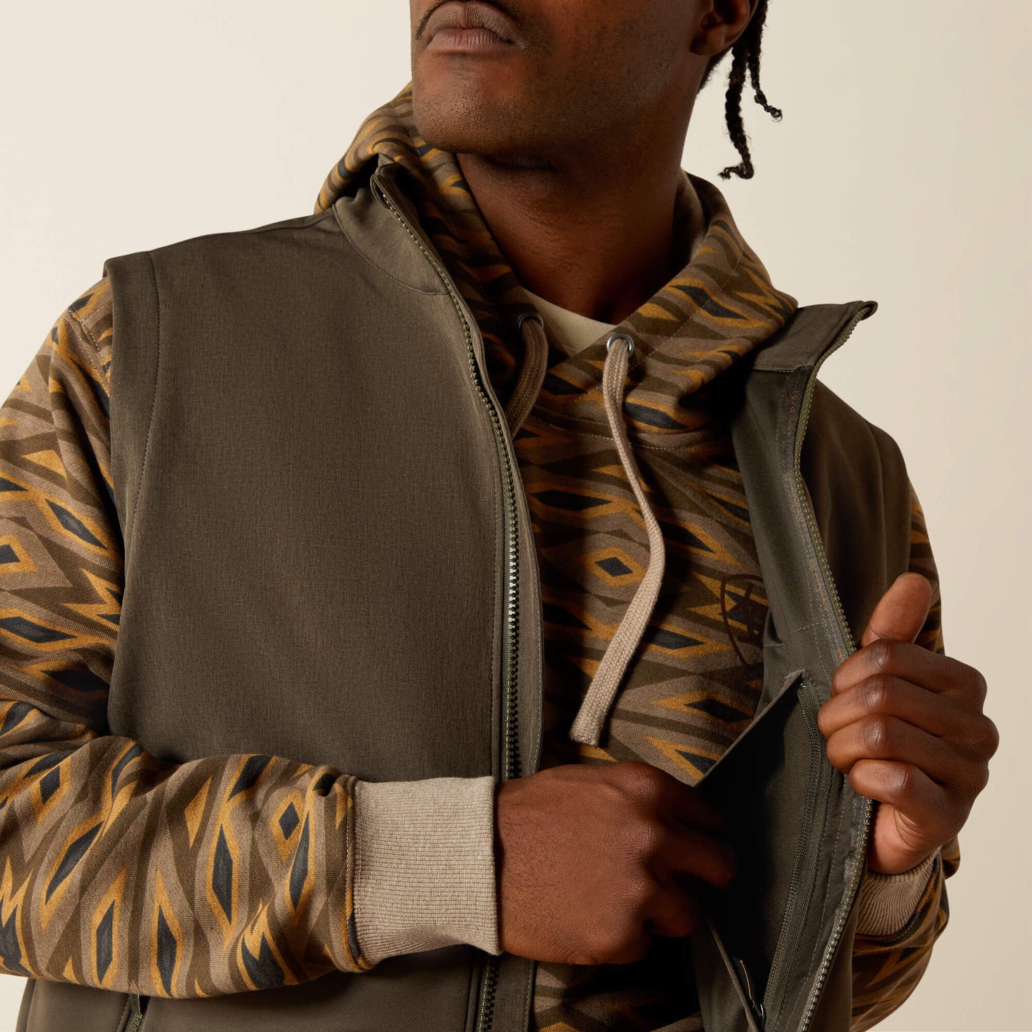 Ariat Men Logo Softshell Vest