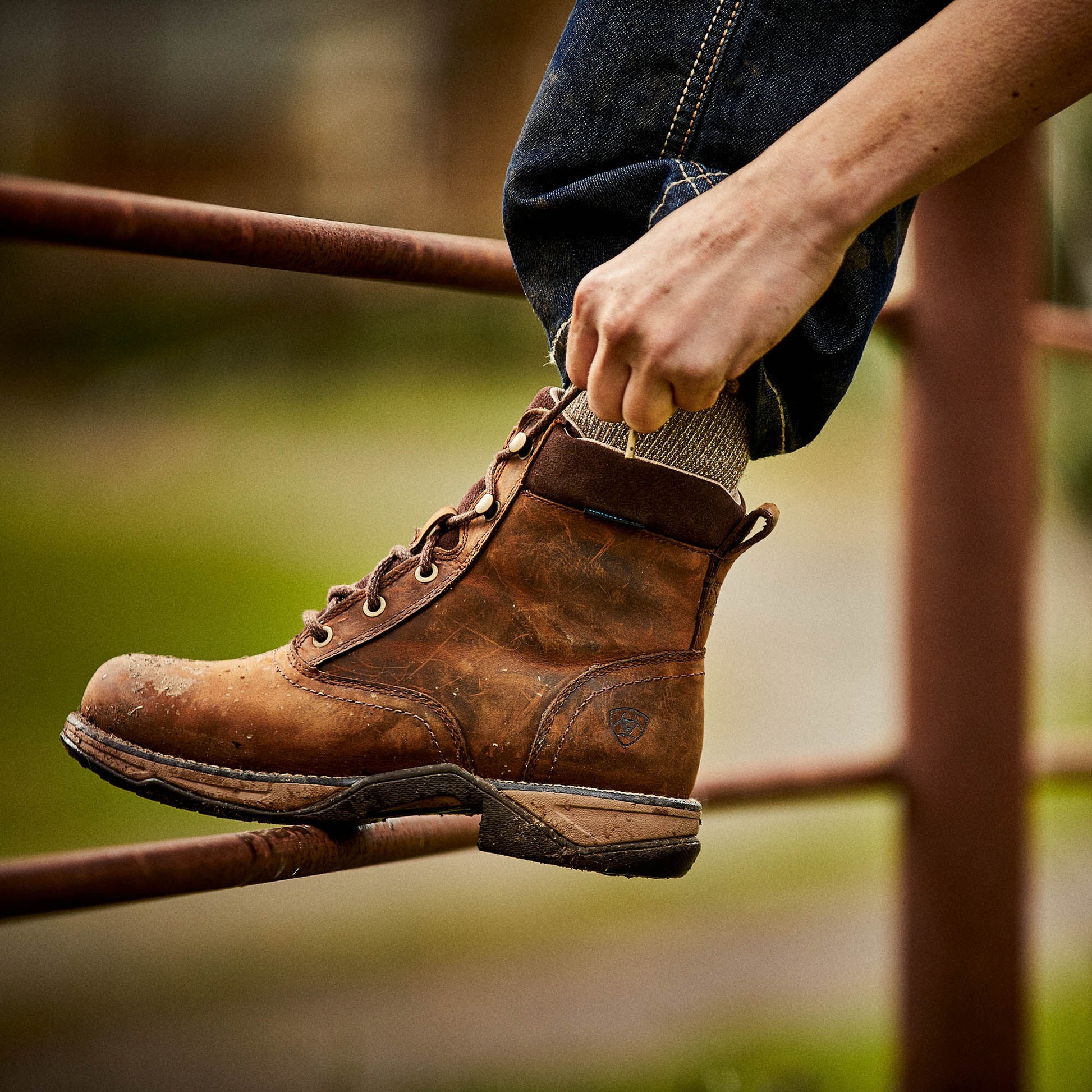 Ariat Women Anthem Round Toe Lacer Waterproof Boot