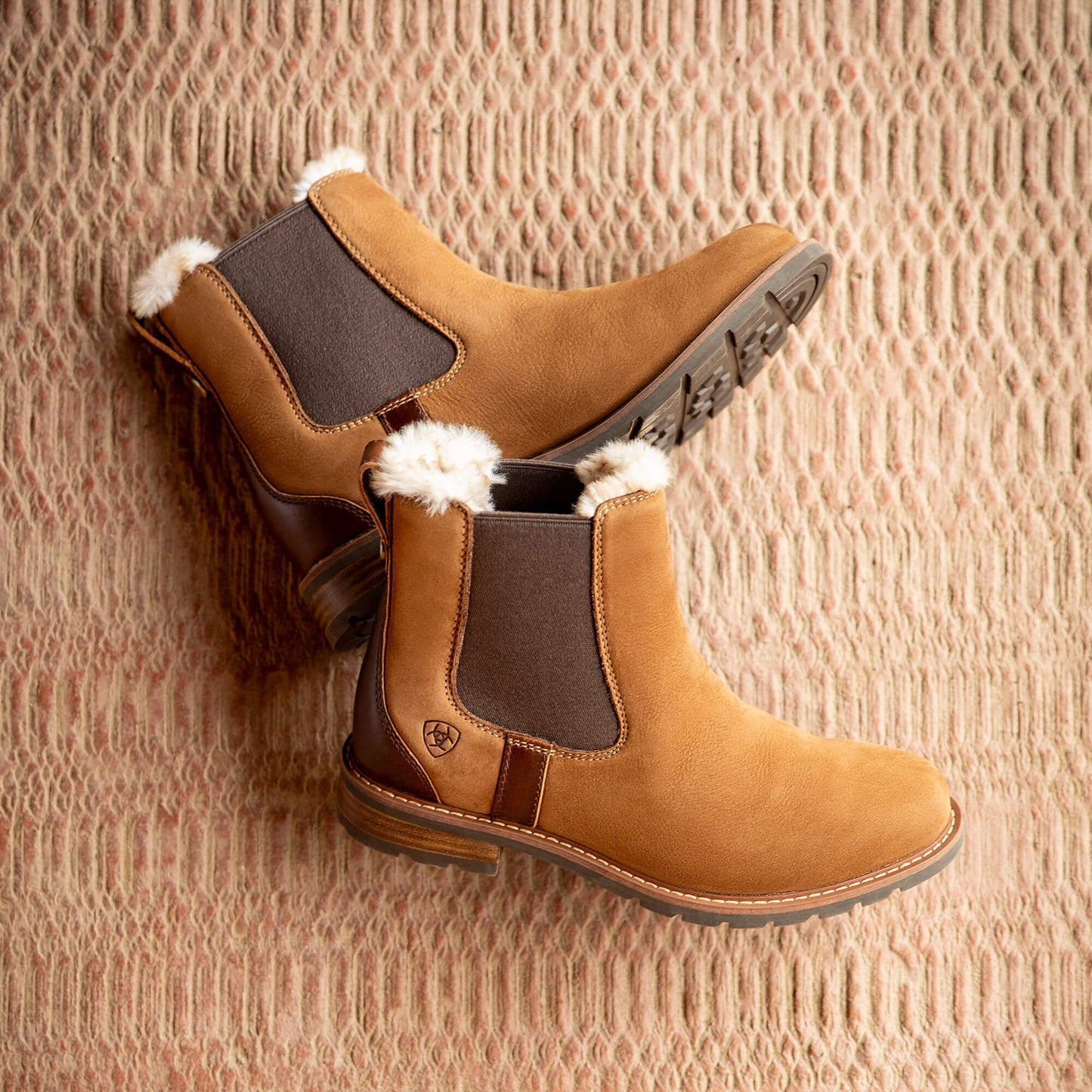 Ariat Women|Trends Wexford Sherpa Waterproof Chelsea Boot