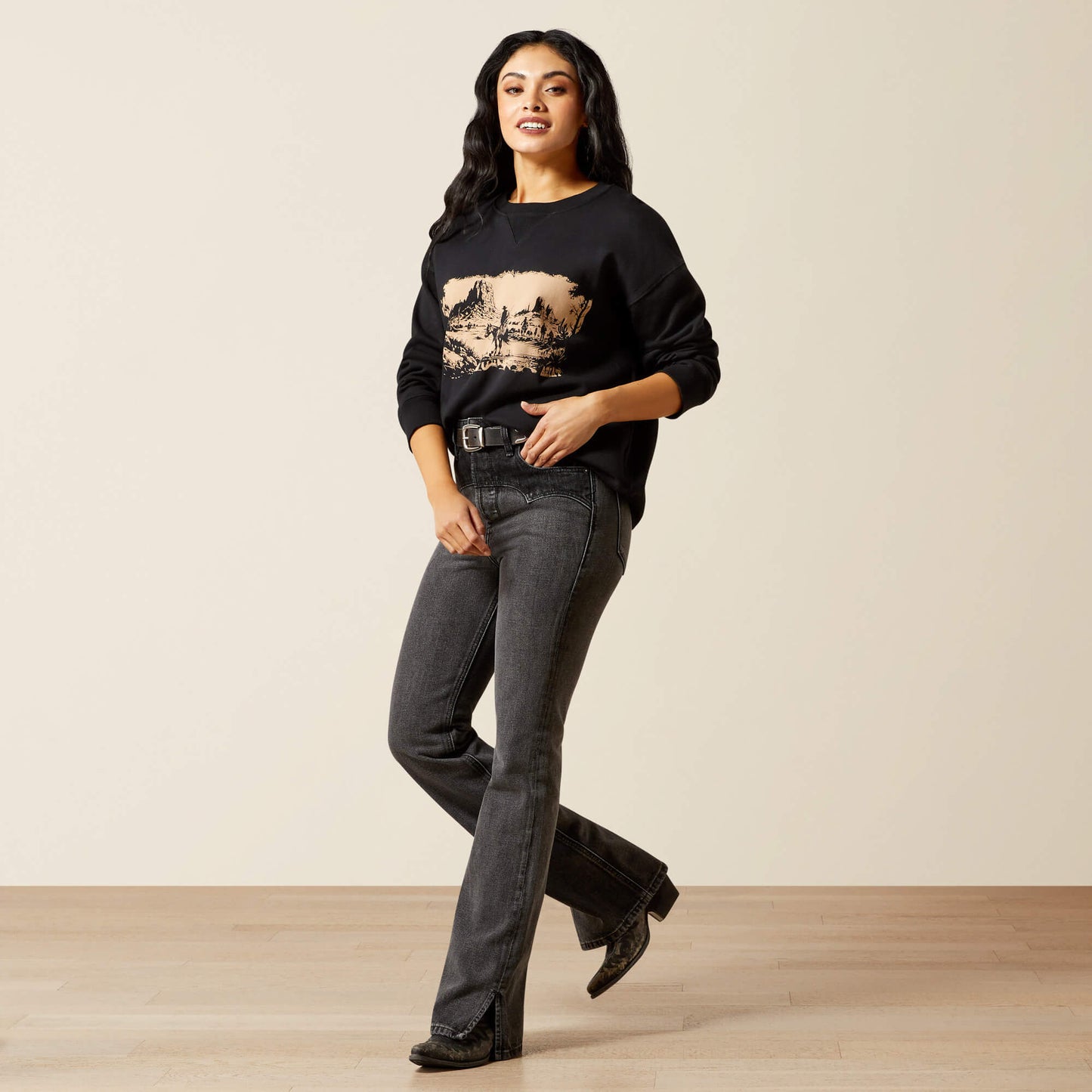 Ariat Women Outlaw Oversized Sweatshirt