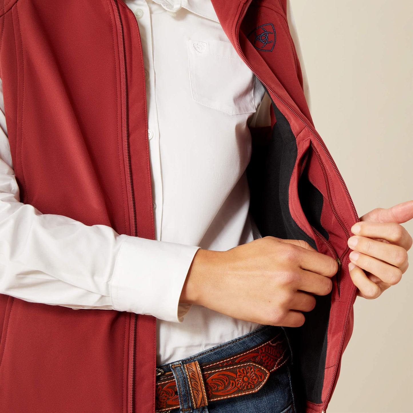 Ariat Women Ariat Logo Softshell Vest
